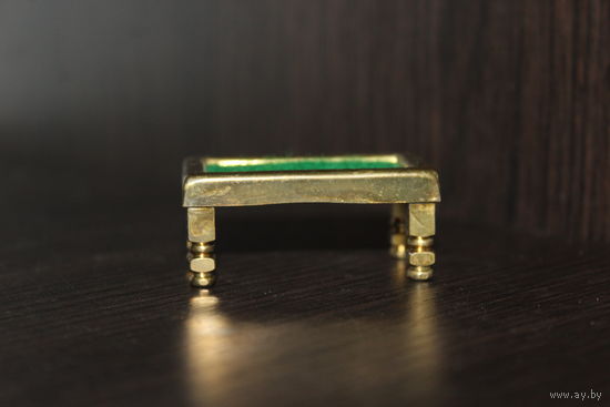 Декоративная, миниатюрная фигурка бильярдного стола.