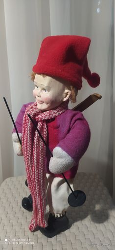 Кукла винтажная лыжник