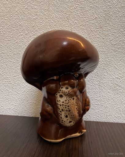 Винтажная керамическая солонка в форме гриба-боровика.