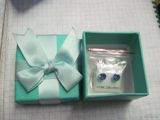 Серьги с футляром с рубля!