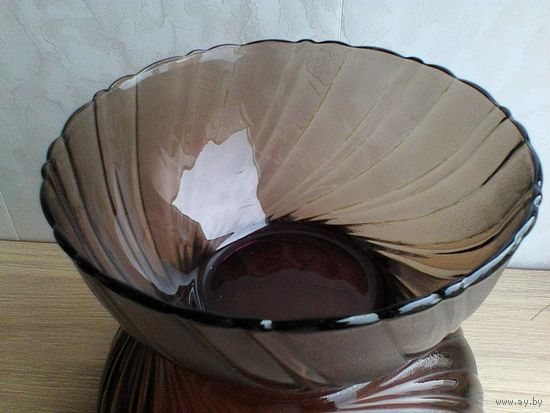 Салатник - "VERECO" Франция - Диаметр 18 см - Высота 8 см.