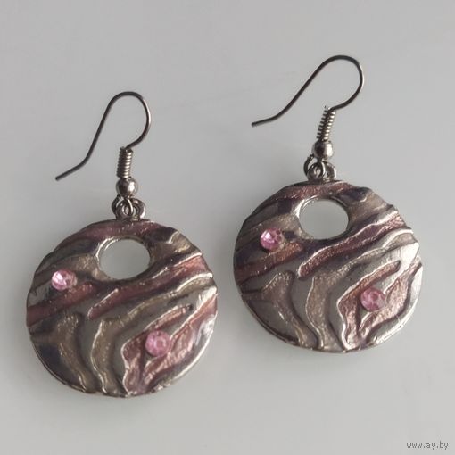 Серьги- подвески винтажные . Литьё. Белый,под серебро, металл. Эмаль. Вставки.4,3х2,5 см.