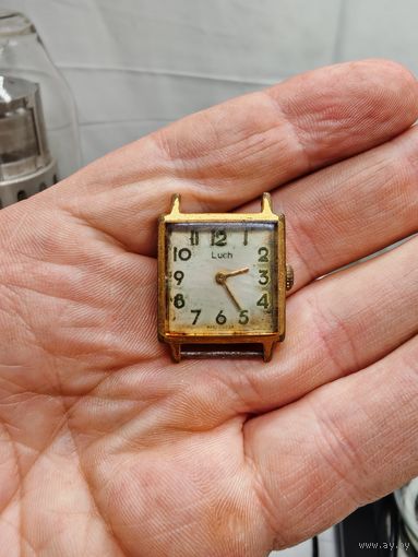 Часы луч золотые рабочие
