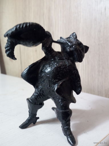 Коллекция Касли-Куса. Подсвечник Кот в сапогах.