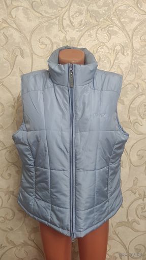 Теплая жилетка Steeds на 48-50 р. небесного цвета, воротник стойка, утеплена. Германия. Очень хорошего качества. ПОгруди 57 см, длина 58 см. Отличное состояние, б/у недолго.