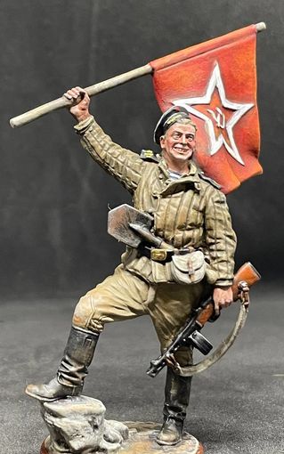 Солдатик оловянный(военно-историческая миниатюра). Моряк Советского флота со знаменем. Вторая мировая.