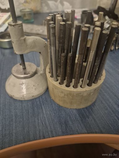 Часовой инструмен. Инструмент часовщика . Потанс , пуансы