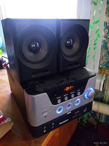 Микро аудио система Rolsen RMD-100 12 Вт DVD неисправная.