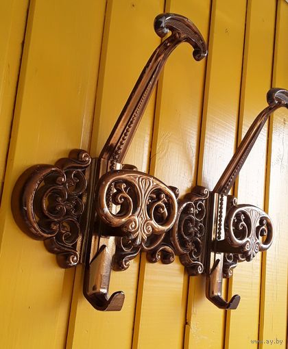 Вешалка для одежды настенная