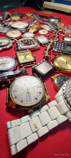 Часы 42 шт. (Примерно) + Ремешки и браслеты. С рубля. Очень Многа Часоф!