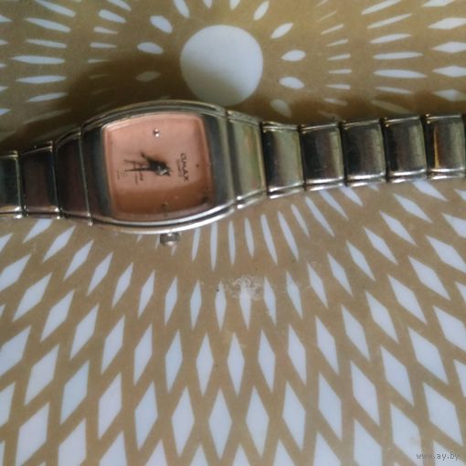 Часы наручные с браслетом OMAX , тикают. Состояние на скане.