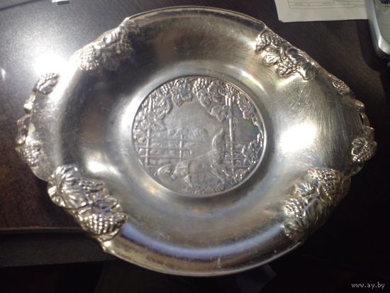 Поднос лиса и виноград СССР 20 см