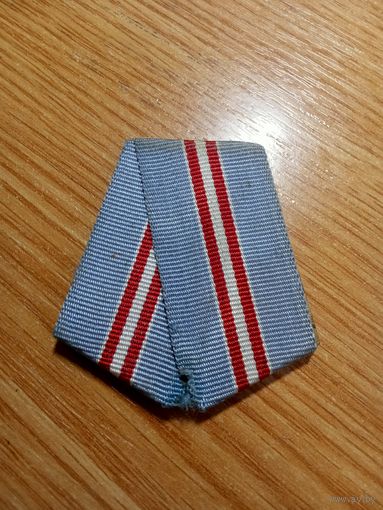 Колодка с лентой к медали 50 лет Вооружённых сил СССР. ЛАТУНЬ.