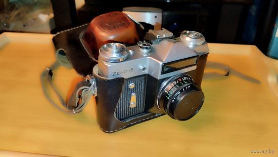 Фотоаппарат СССР Zenit-E с чехлом