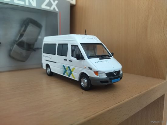 1/43 Mercedes-benz Sprinter