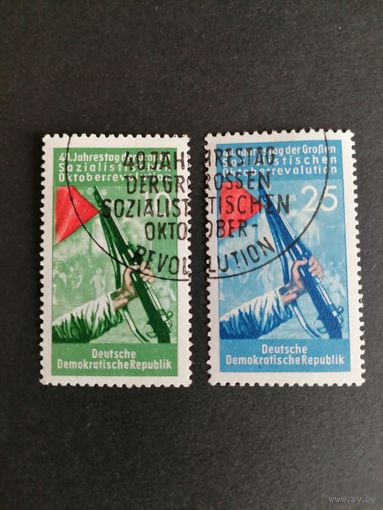 ГДР 1957 Полная серия марок"40 лет Октябрьской революции в России" (спецгашение с клеем, следы от наклеек) Mi.601-602 каталог 1.00 евро