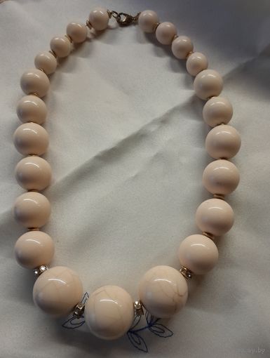 Бусы. Камень.