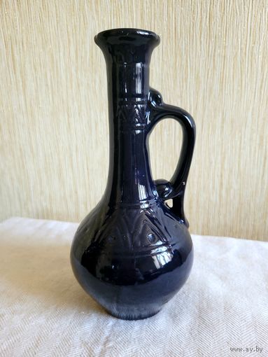 Декоративный кувшин, глазурованная керамика.