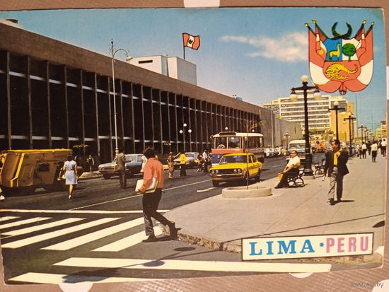 Лима, Перу. Современный вид на проспект Куско. Банк Визе и Банк Нации