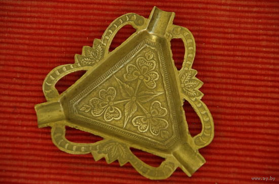 Пепельница латунная