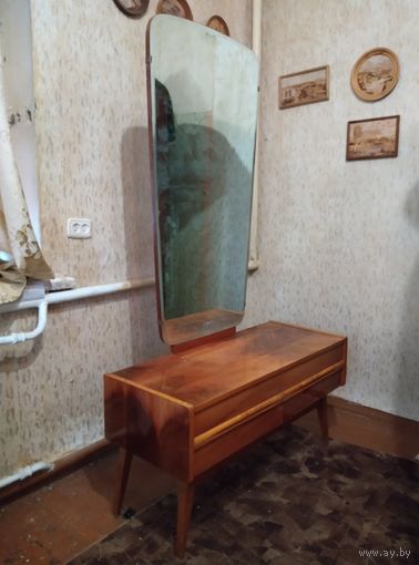 Трюмо. Винтаж.Натуральный шпон, лак. Высота 173/52, ширина 100, глубина 41.