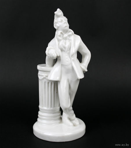Статуэтка 'Хлестаков', фарфор, глазурь, ЛФЗ, CCCР, 1950-е гг.