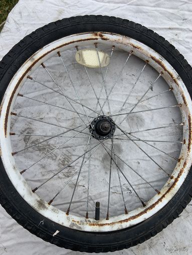 Советский обод на переднее колесо на 18 в полной комплектности. Резина не в идеале и идёт прицепом-стоит обод.