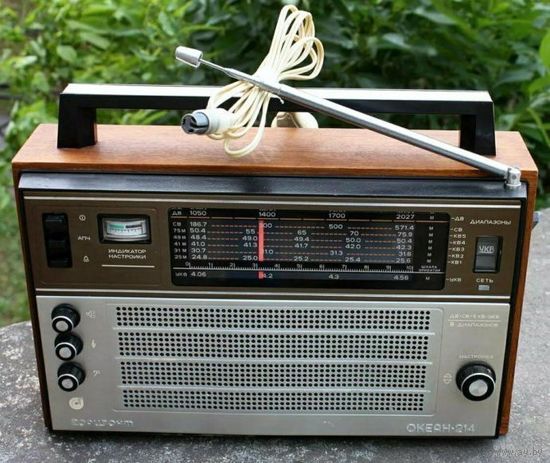 Радиоприёмник, приёмник Горизонт Океан 214, СССР ( ТОЛЬКО часть корпуса ) .