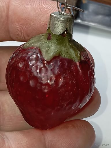 Ёлочная игрушка , Клубника . СССР .