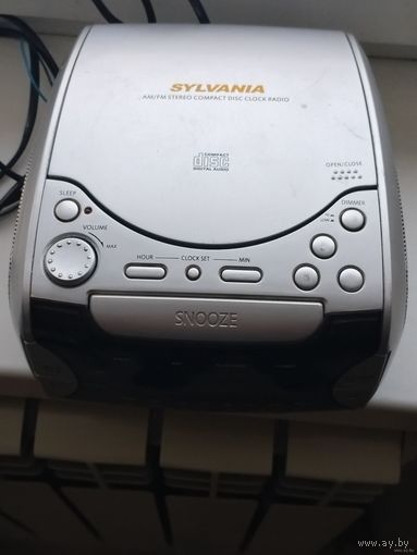 Мини магнитола с CD, часами и будильником