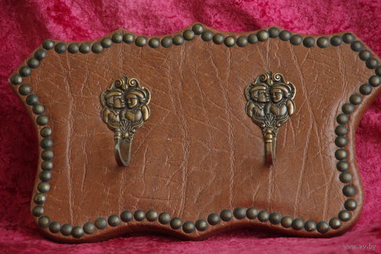 Вешалка ( 18 см х 30,5 см )