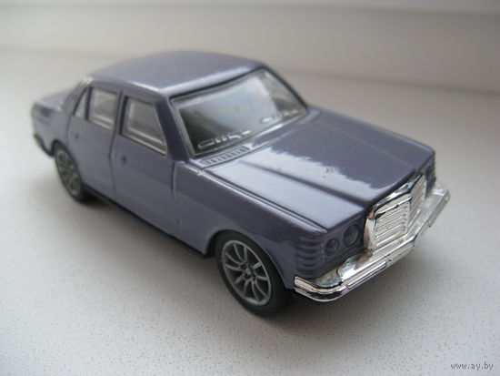 Машинка коллекционная 1