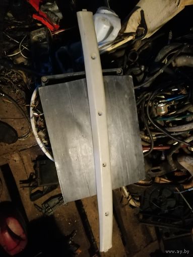 Лот 1245. Верхняя планка крышки багажника хетчбека 90 269 556 (90269556) Opel Vectra A. Старт с 2 рублей!