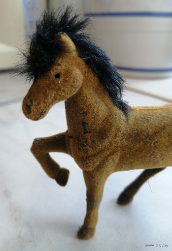 Винтажная (?) флокированная фигурка лошади