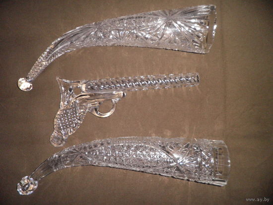 Хрустальный рог-2 шт.,и дуэльный пистолет 17 в.(штоф) времён СССР.С рубля.