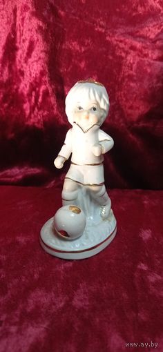 КОЛЛЕКЦИОННАЯ ФАРФОРОВАЯ СТАТУЭТКА ФУТБОЛИСТ ИТАЛИЯ ОРИГИНАЛ  .  Распродажа Коллекции !!! . Экспресс  Аукцион с рубля без МПЦ   .Много лотов в продаже .