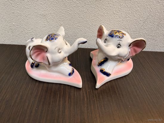 Коллекционные винтажные фарфоровые статуэтки слоников.