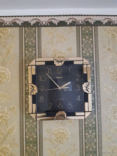 Часы настенные Delta