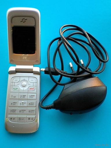 Телефон "ZTE" - В Рабочем Состоянии + Зарядное Устройство.