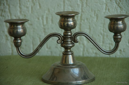 Подсвечник с серебрением ( Англия )   ( высота 12,5 см, ширина 22 см )
