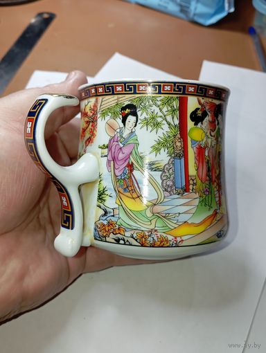 Японская фарфоровая кружка - Гейши . Очень красивая .
