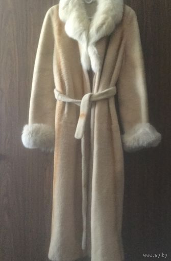 Шуба стриженный бобер , мех воротника лиса