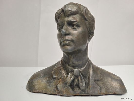 Все лоты с 1р.Есенин силумин