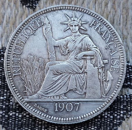 Французский Индо-Китай 1 пиастр 1907 года. Герб. Серебро 900! Индокитай. Сторгуй за свою цену, предложи обмен! Y200