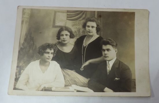 Фото семейное 1927 г. Размер 8.5-13 см.