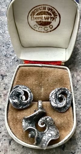 Серьги и кулон комплект