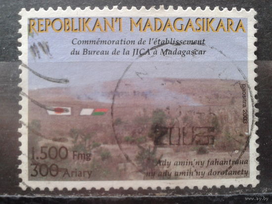 Магадаскар 2003 Флаги Японии и Магадаскара Михель-1,7 евро гаш