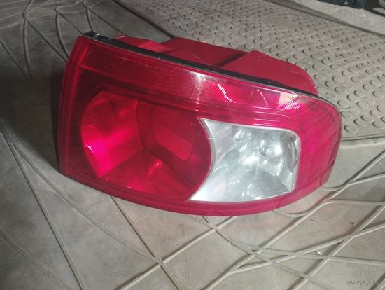 Фонарь задний правый Kia Magentis