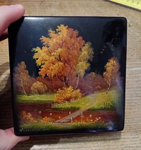 Шкатулка из ссср, 1978г. федоркино. 11.5х11.5см, высота 5см.