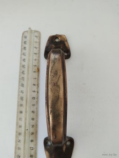 Старинная бронзовая ручка.